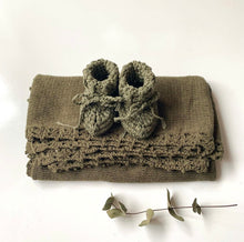 Load image into Gallery viewer, organic cotton tie booties - olive
