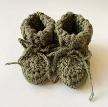 Load image into Gallery viewer, organic cotton tie booties - olive
