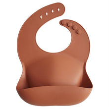 Load image into Gallery viewer, mushie silicone bib - clay
